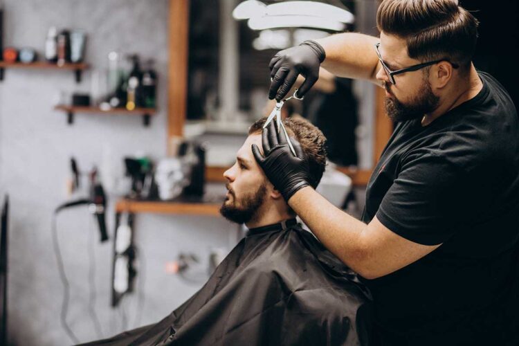 Serviços de barbearia se destacam em pesquisa realizada pelo Procon Estadual para o Dia dos Pais