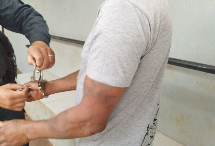 Pai é preso por estupro, após filha de 16 de anos contar que ele passava as mãos em seu corpo