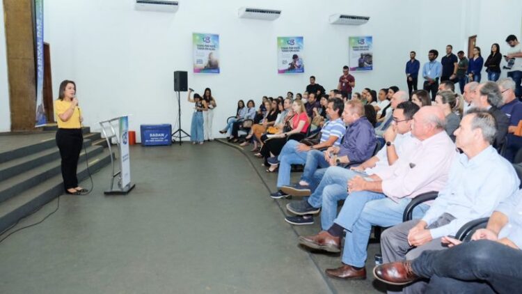 Prefeita Adriane Lopes autoriza ampliação da tarifa social de água para famílias de baixa renda