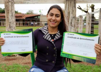 Após cursos do Senar, operadora de máquinas é contratada com salário três vez maior
