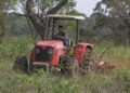 Maquinários e apoio do Governo ajudam homem do campo a melhorar a produção