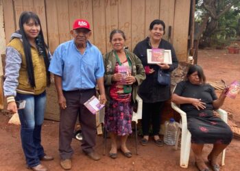 Pelas aldeias de Dourados, candidada a deputada Val Eloy encontra apoio e ouve demandas