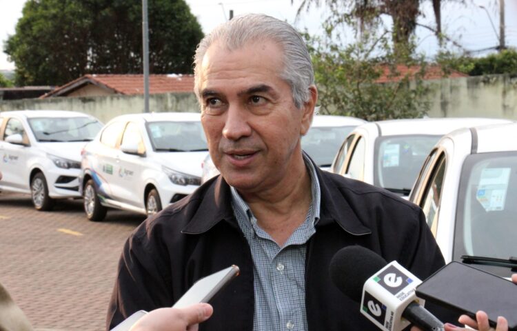 Em formação de servidores, governador entrega 35 veículos para Agraer e anuncia novo concurso