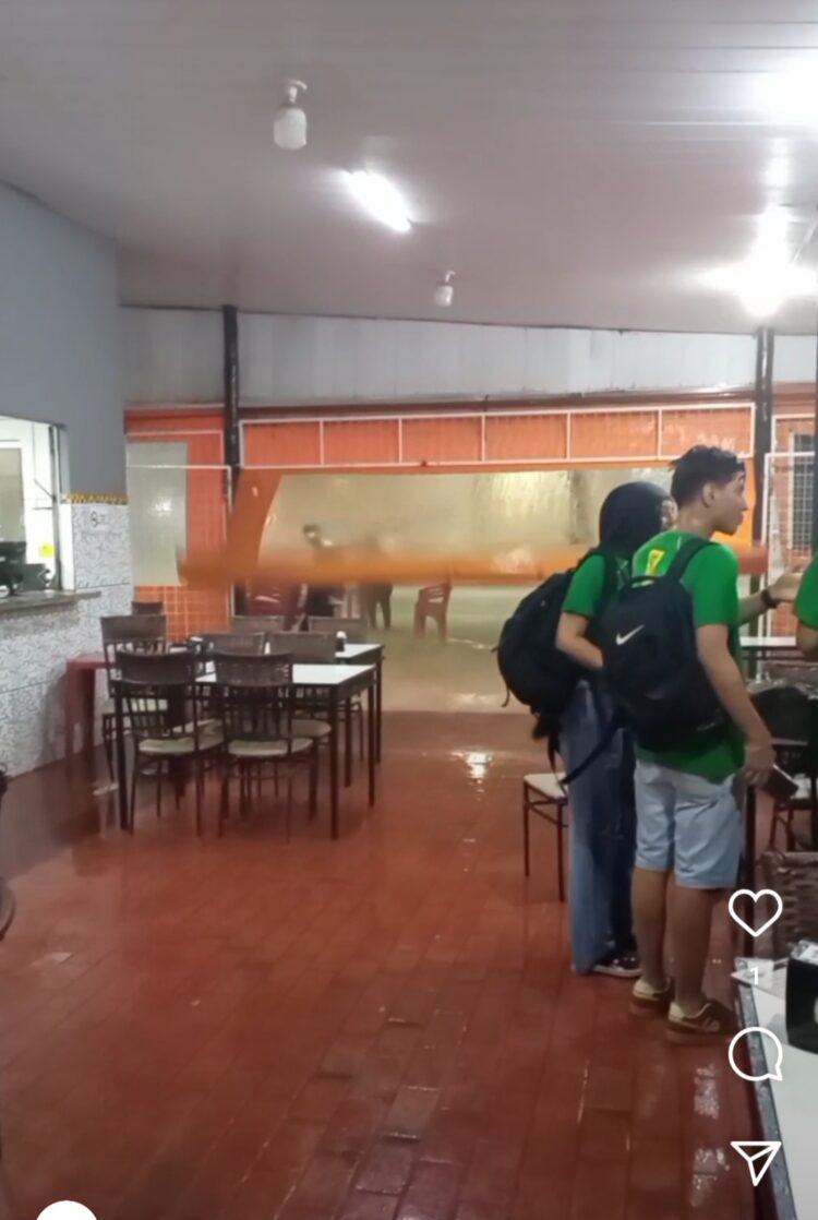 Temporal arrasta tudo na Região Lagoa e assusta população