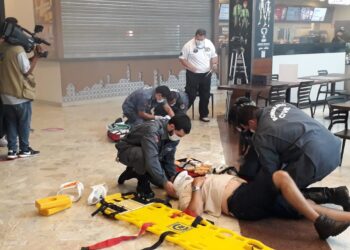 Corpo de Bombeiros promove simulação de incêndio em shopping da Capital