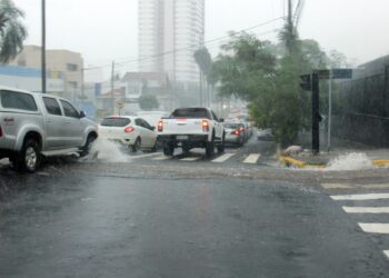 Terça-feira tem previsão de chuva, com rajadas de vento em diversas regiões de MS