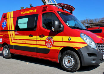 Homem esfaqueado pede ajuda na Afonso Pena e é socorrido pelo Corpo de Bombeiros
