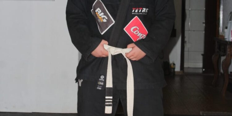 “Falta patrocínio, irei de capivara”: Lutador ousa ao divulgar rifa pra disputar Mundial de Jiu-jitsu