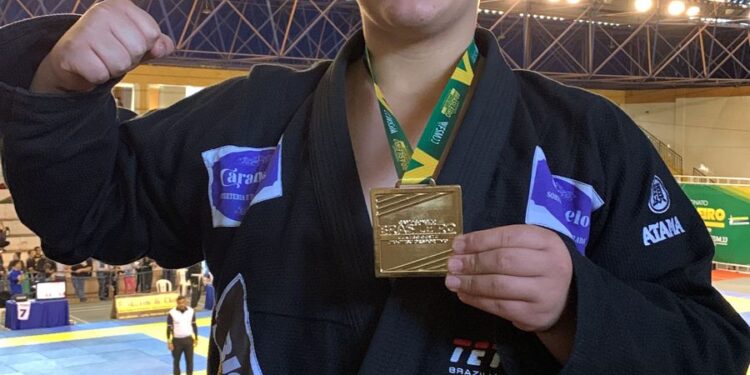 “Falta patrocínio, irei de capivara”: Lutador ousa ao divulgar rifa pra disputar Mundial de Jiu-jitsu