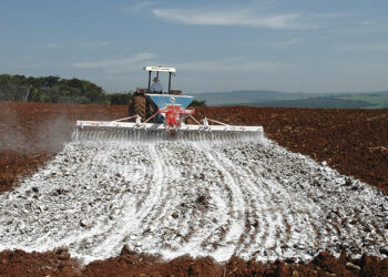 Pró-fertiliza deve transportar 49 mil toneladas de calcário a agricultores familiares