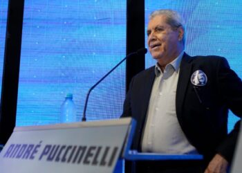 André Puccinelli percorre bairros e aldeias de Amambai para ouvir o que o povo quer