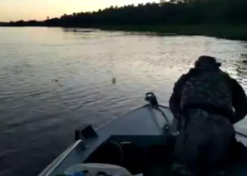 PMA resgata dois pescadores que se afogavam no Rio Paraná e um terceiro à deriva
