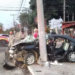 Carro “abraça” poste na Avenida Albert Sabin e fere três pessoas, uma em estado grave