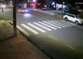 Vídeo: Gol fecha, arrasta motociclista e foge, ao fazer conversão errada no Centro da Capital