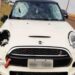 Condutor de Mini Cooper atropela 2 pessoas e mata 1 na saída da festa Fantasy
