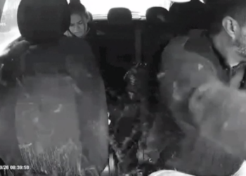 Vídeo: Ladrão quebra vidro e tenta roubar celular de motorista que levava passageira a destino