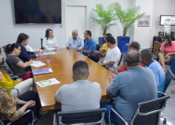 Prefeita recebe comissão de funcionários da Santa Casa e detalha contrato com hospital