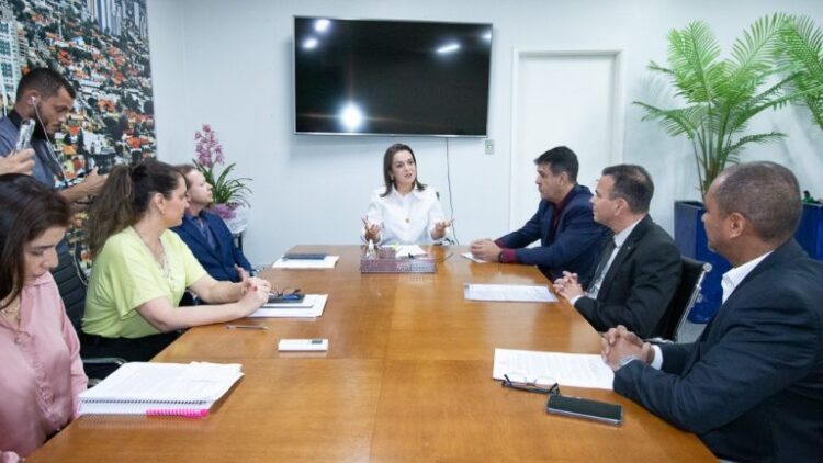 Prefeita Adriane Lopes reúne MPT e TCE para apresentar nova lei do Proinc
