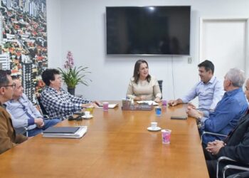 Prefeita apresenta balanço das obras na Antiga Rodoviária e defende comércio junto a grupo de empresários
