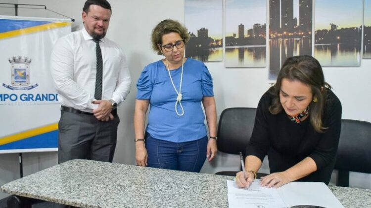 Prefeita Adriane Lopes tira do papel plano de cargos que contempla mais de 600 servidores de nível superior