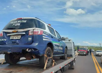 Condutor acerta traseira de viatura que esperava fugitivo em cima de ponte na MS-395