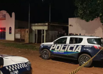 Após tentar agredir ex-mulher e filhos e tentar esfaquear polícia, homem é morto na Capital