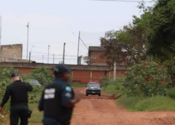 Possível túnel é encontrado por morador perto do presídio de Segurança Máxima e mobiliza policiais