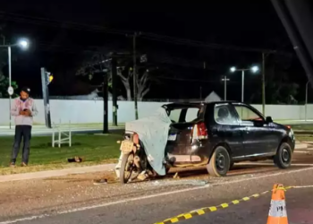 Mulher “entra” com motocicleta na traseira de Palio e acaba morrendo na Capital