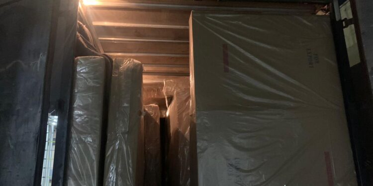 Fábrica é descoberta pelo Dracco entregando colchões com cocaína dentro na Capital