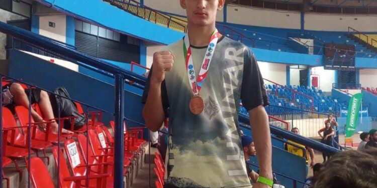 Lutador no tatame e na vida, Kawan do Kickboxing precisa de apoio para o Pan-Americano