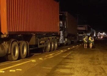 Caminhoneiros fecham rodovias em MS e mais 10 estados, após resultado das eleições