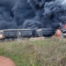 Carreta invade trilhos, colide com trem, pega fogo e motorista sai ferido em MS