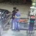 Homem é morto a tiros enquanto abastecia carro com família na Capital