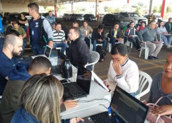 Semana começa com ação na Praça Ary Coelho para contratação de mais de 1 mil trabalhadores