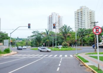 Começam a funcionar semáforos da rotatória da Rui Barbosa/Rachid Neder/14 de julho