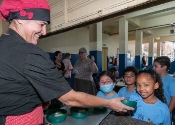 Alunos da Reme participam de teste para a merenda do próximo ano na Capital