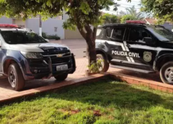 Mulher morre ao ter vísceras expostas, após golpes de faca na barriga pelo vizinho