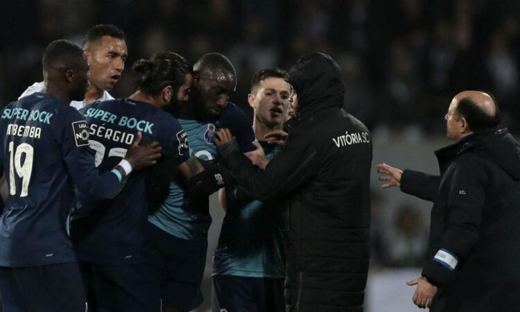 Artigo: Racismo em campo!