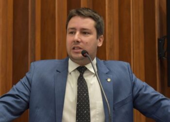 Deputado defende as manifestações populares que acontecem em todo o País