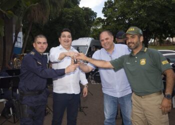 Prefeitura entrega minibus, viaturas e implementos que irão auxiliar nas ações preventivas da GCM