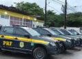 PRF encontra 2 crianças deixadas pelo pai dentro de carro para participar de protesto