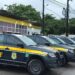 PRF encontra 2 crianças deixadas pelo pai dentro de carro para participar de protesto