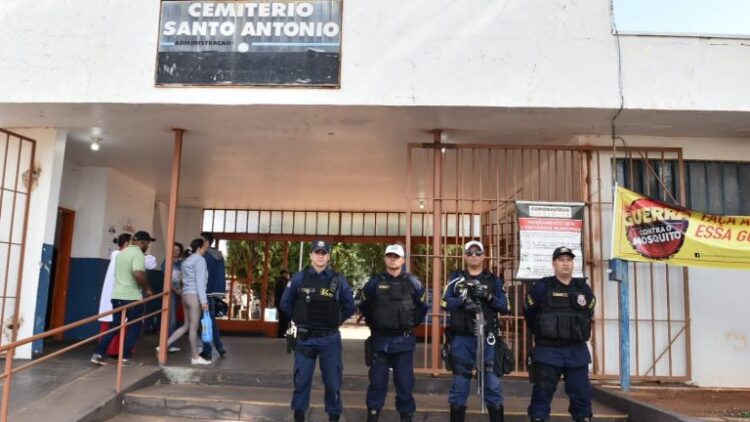 Cemitérios públicos da Capital recebem cerca de 200 mil visitantes no Dia de Finados