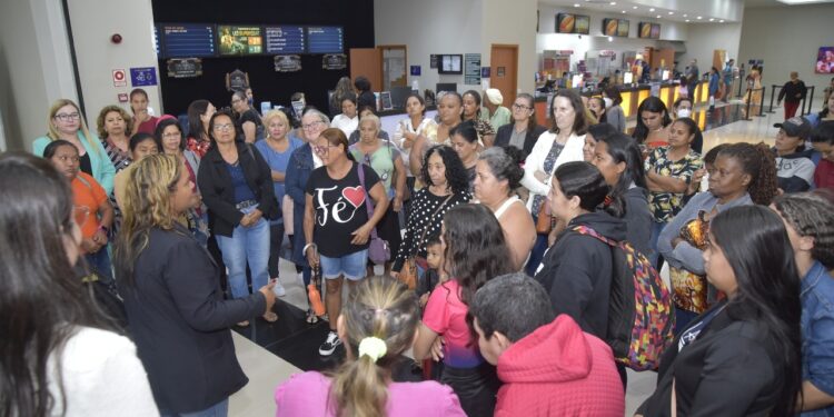 Ação inédita leva mulheres em situação de vulnerabilidade financeira ao cinema