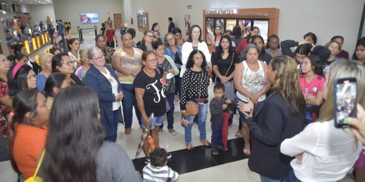 Ação inédita leva mulheres em situação de vulnerabilidade financeira ao cinema
