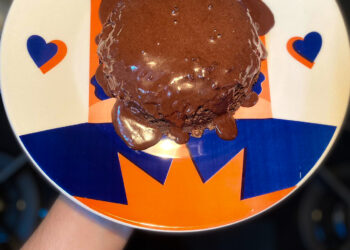 Receita Saudável: bolo de caneca de cacau com aveia