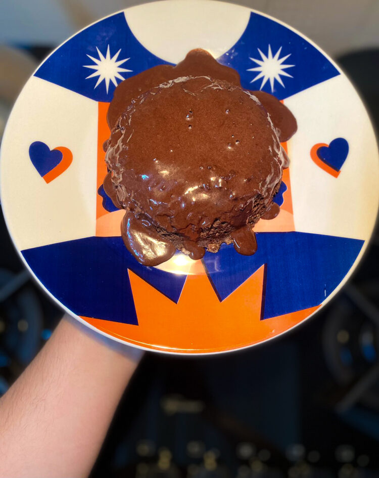 Receita Saudável: bolo de caneca de cacau com aveia