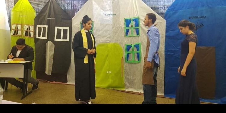 Famoso Sarau de Literatura traz peças teatrais para alunos interpretarem textos em escola da Capital