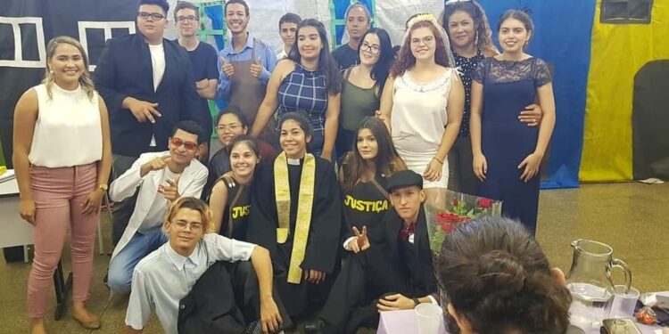 Famoso Sarau de Literatura traz peças teatrais para alunos interpretarem textos em escola da Capital
