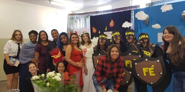 Famoso Sarau de Literatura traz peças teatrais para alunos interpretarem textos em escola da Capital